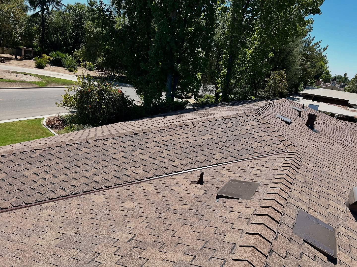 Completed asphalt shingle roofing project in Bakersfield